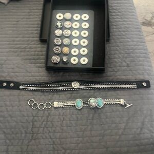 Snap bracelet lot with holder and charms